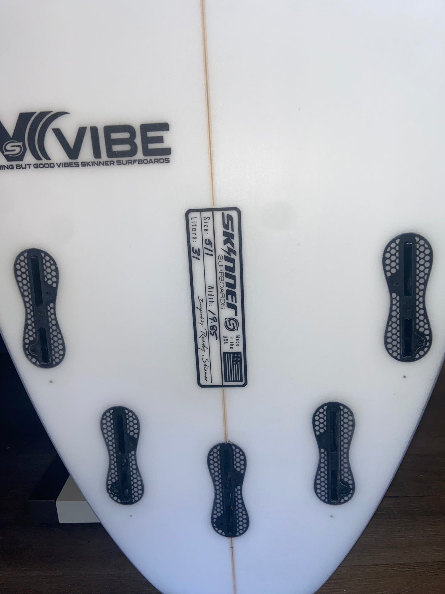 Skinner 5'11" x 19.85 Vibe Epoxy Shortboard 5 Fin FCS II 31L Surfboard